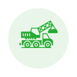 Grüner Kranauto mit Last